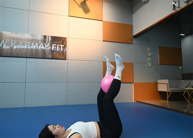 Latest company case about How to use a soft Pilates ball